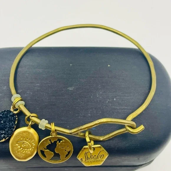 Sseko Vintage Brass and Black Charm Bracelet. Globe, Eye, and Druzy Teardrop - Picture 5 of 8